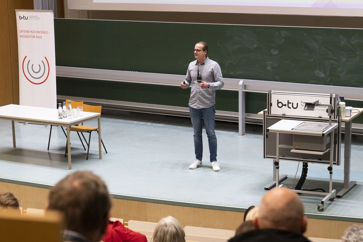 Impulsvortrag von Dr. Jakob Pohlisch beim öffentlichen Vorlesungsformat Open BTU am 6. Dezember 2023