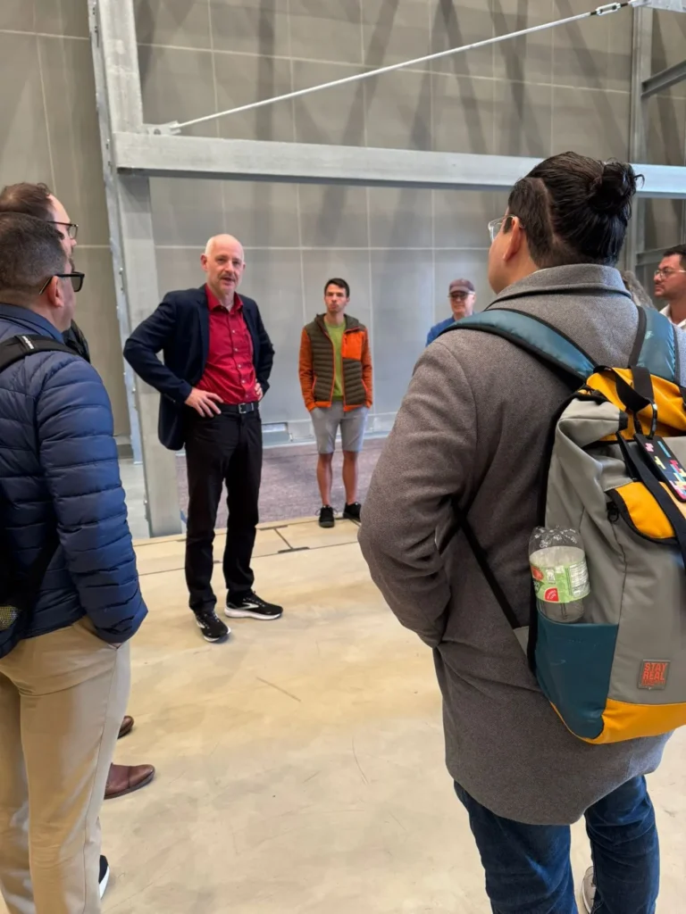 Tom Scheppan stellte das SMARTGrid im EPS Lab vor