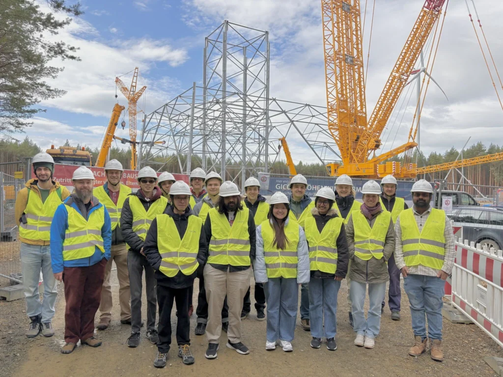 EIZ besucht Windkraftanlage der Superlative Gruppenfoto
