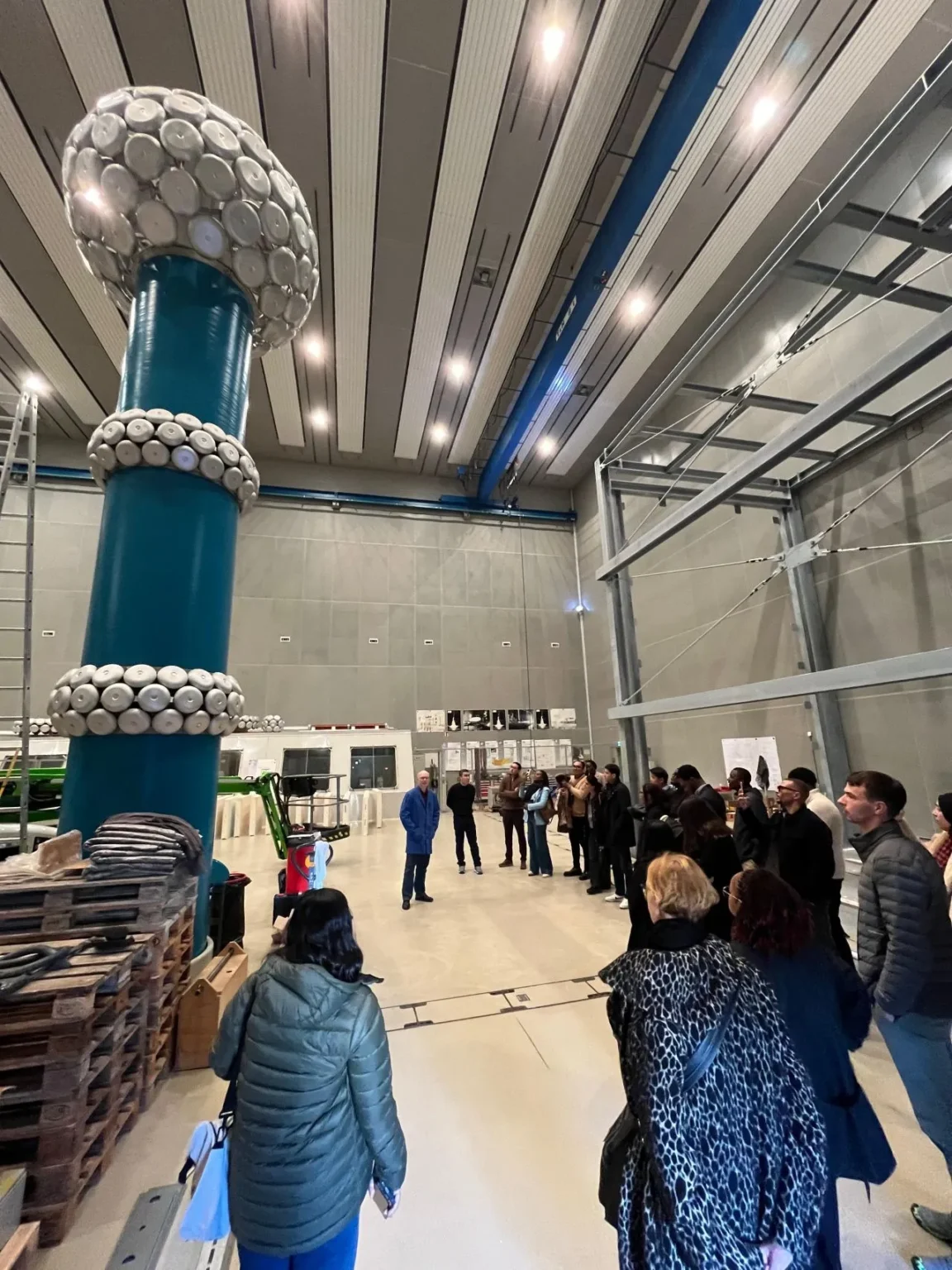 Internationale Delegation zu Gast im Energie-Innovationszentrum EPS Lab