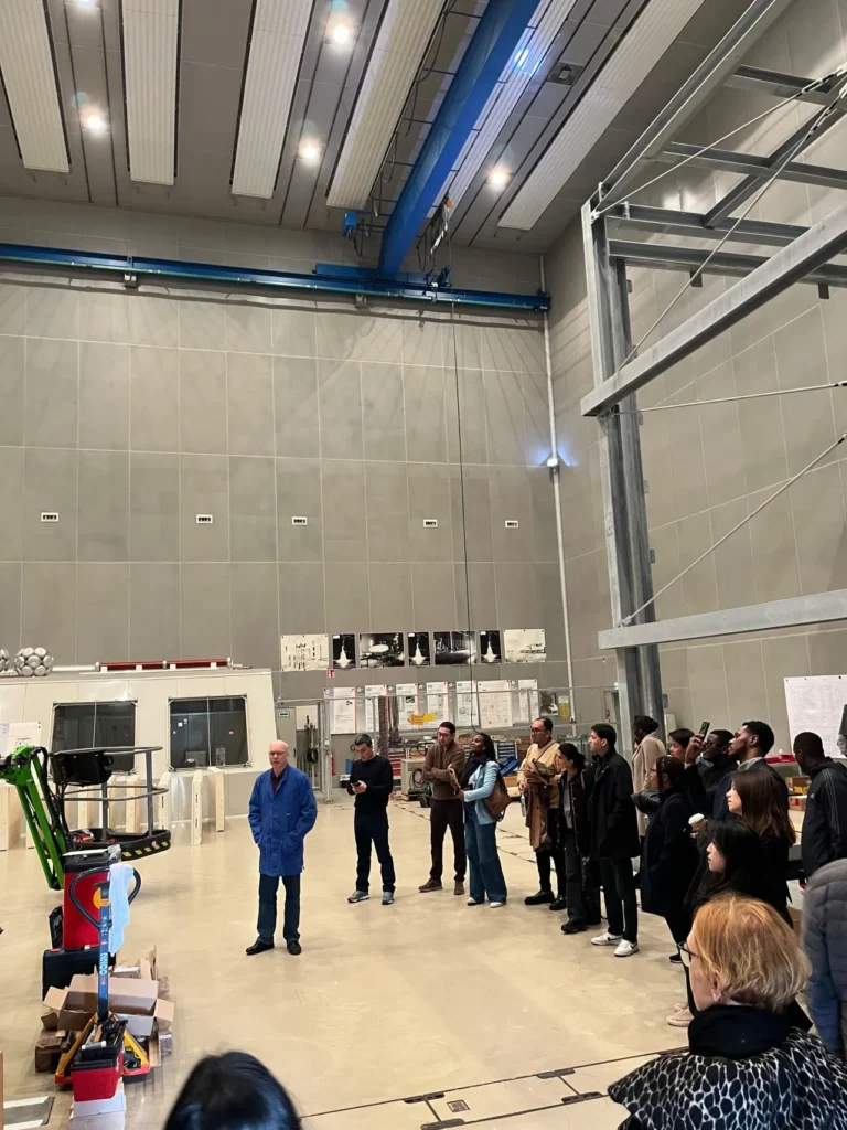 Internationale Delegation zu Gast im Energie-Innovationszentrum EPS Lab